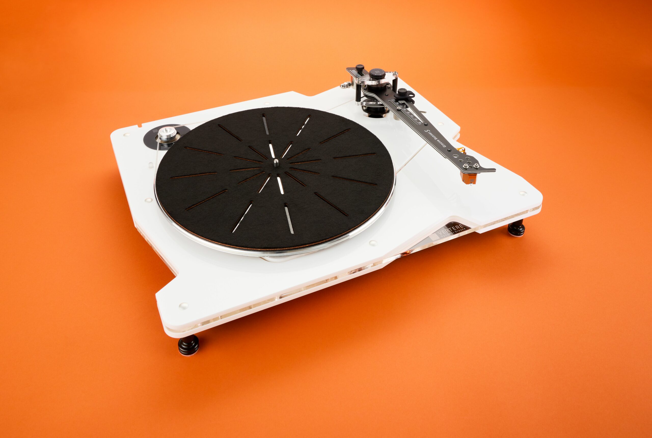 Vertere Acoustics announces new white DG-1S record player